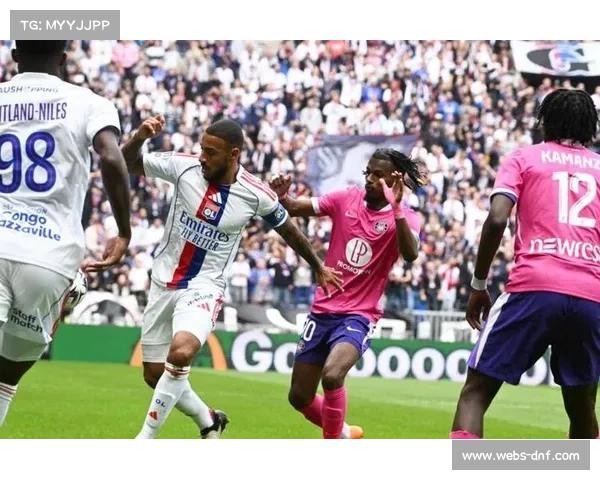 里昂主帅丰塞卡强调控球哲学，球队四场不胜压力骤增